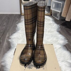 Burberry rain boot